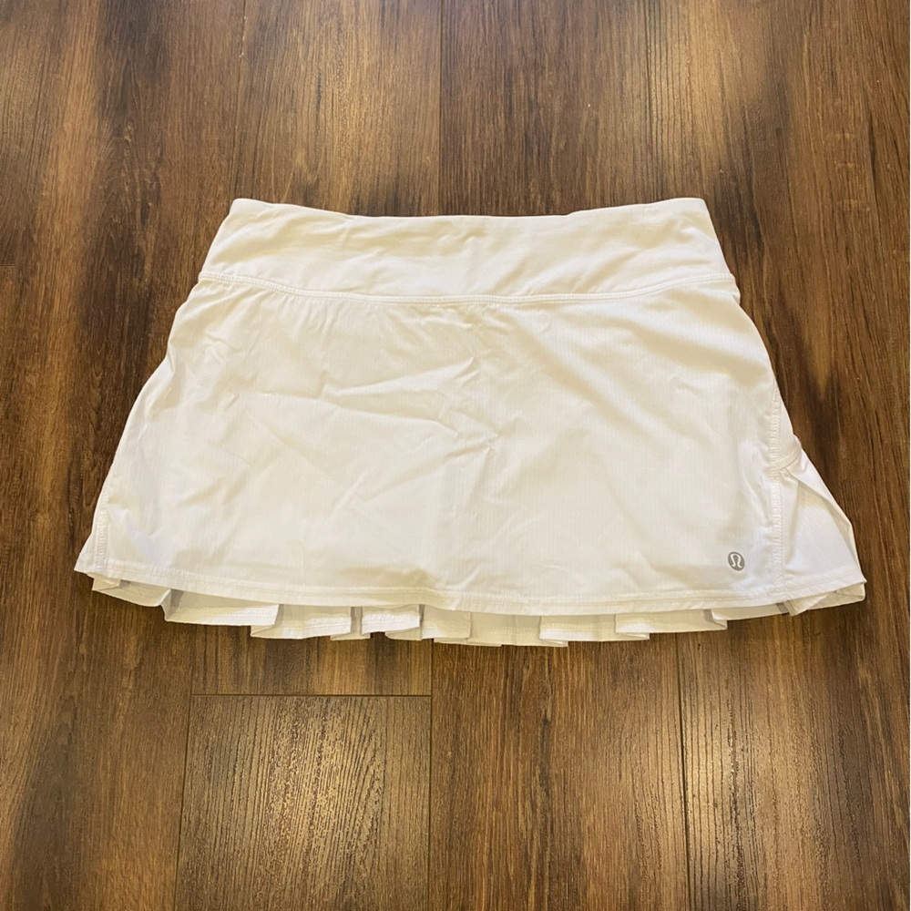 Lululemon white skirt size 6 skort